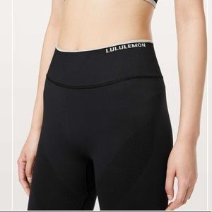 ICONIC SWEAT TIGHT 28”. NWOT